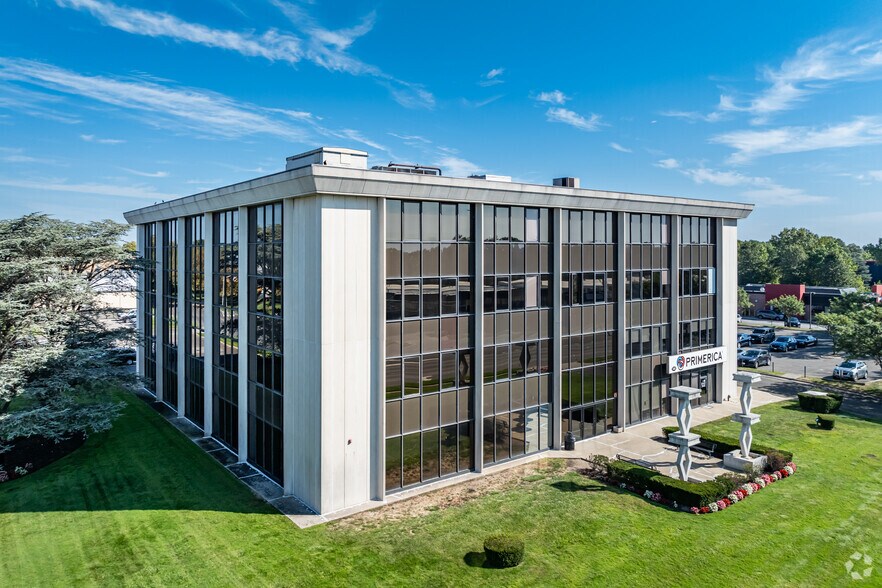 More Photos Of 350 Motor Pky, Hauppauge Office For Lease