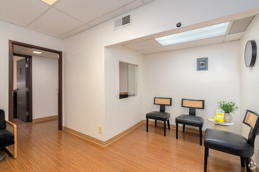 More Photos Of 7501 Hospital Dr, Sacramento Medical For Lease