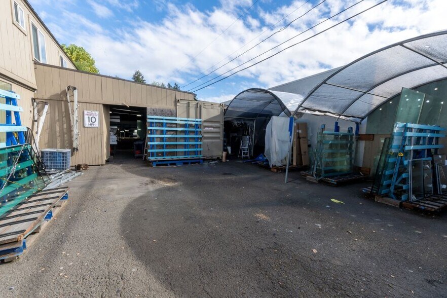 More Photos Of 8859-8863 SW Commercial St, Tigard Office For Sale