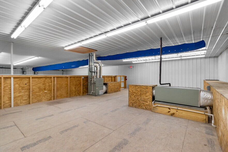 More Photos Of 219 Industrial Dr, Clarksville Warehouse For Lease