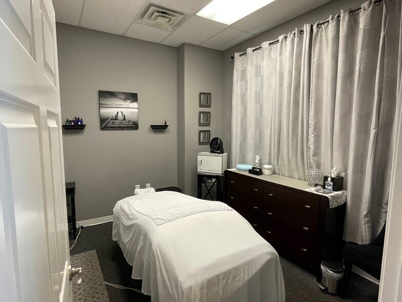 More Photos Of 2018 Maxwell Ave, Evansville Storefront For Sale