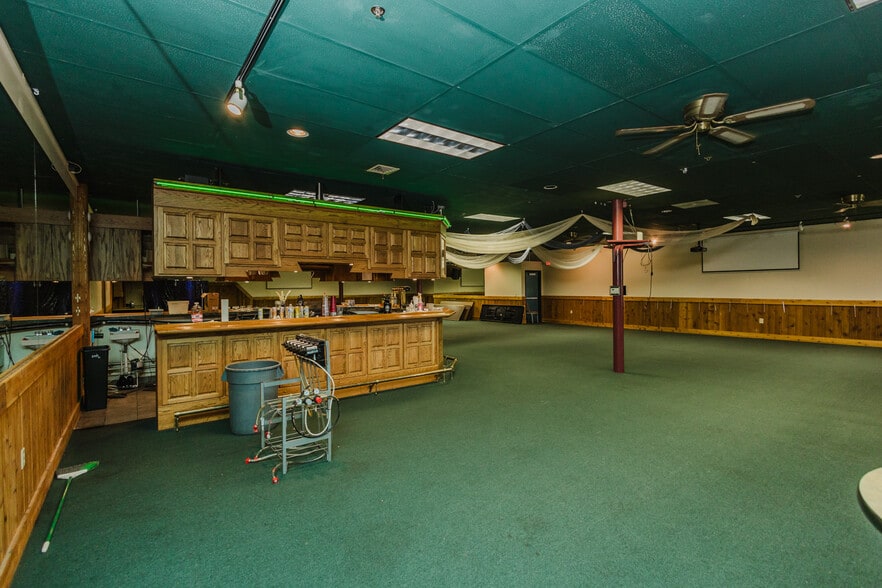 More Photos Of 830 N Kansas Ave, Topeka Bar For Sale