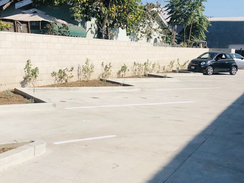 More Photos Of 3751 E Olympic Blvd, Los Angeles Showroom For Lease