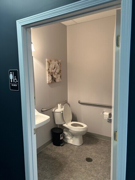 More Photos Of 3862 Race Rd, Cincinnati Light Manufacturing For Lease