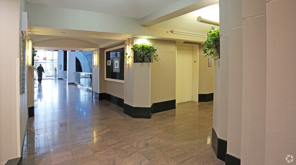 More Photos Of 200 Old Country Rd, Mineola Medical For Lease