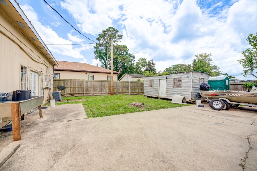 More Photos Of 811 N Travis St, Liberty Apartments For Sale