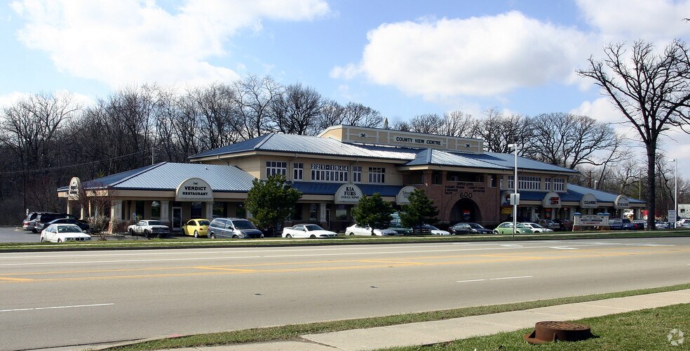 More Photos Of 600 S County Farm Rd, Wheaton Office For Sale