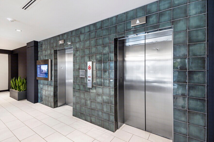 More Photos Of 8200 N Mopac Expy, Austin Unknown For Lease