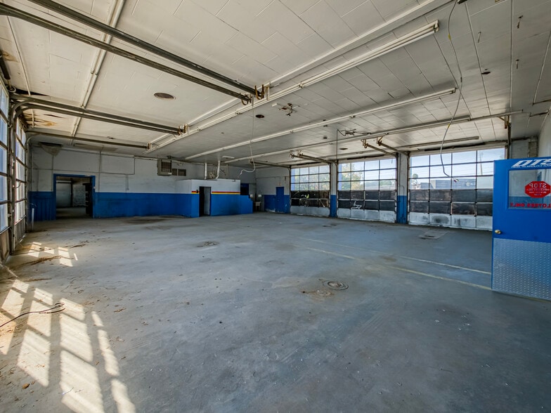 More Photos Of 104 3rd St E, Tifton Freestanding For Lease