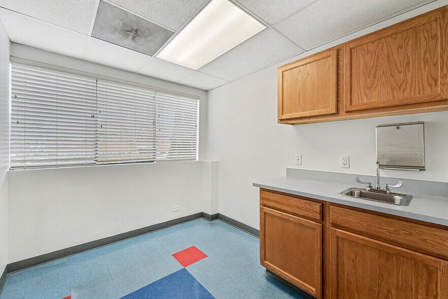 More Photos Of 6909 S Holly Cir, Centennial Office For Sale