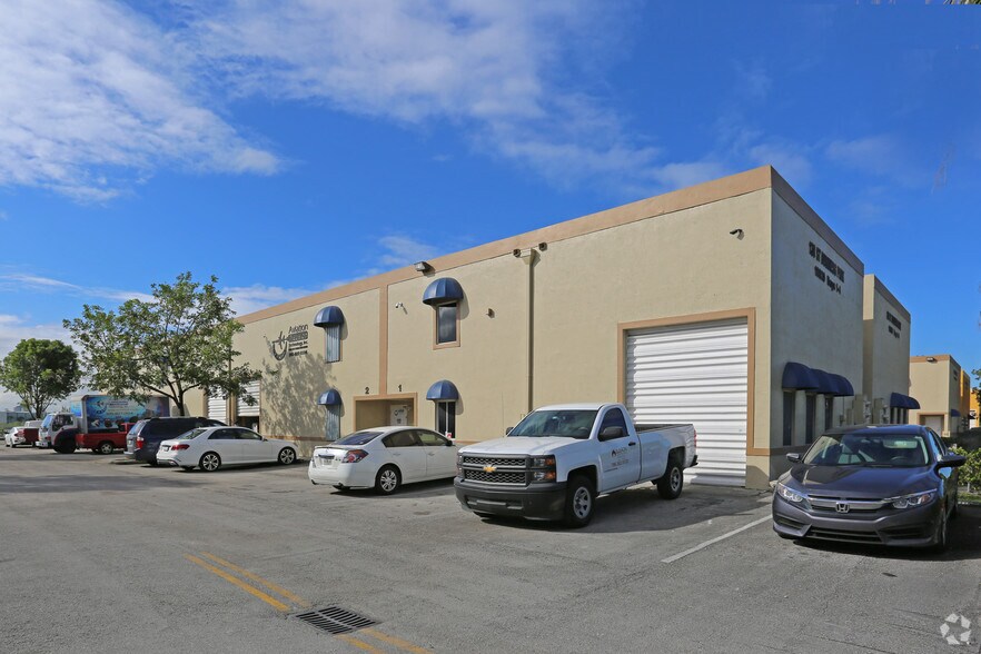 Primary Photo Of 10820 NW 138th St, Hialeah Warehouse For Lease