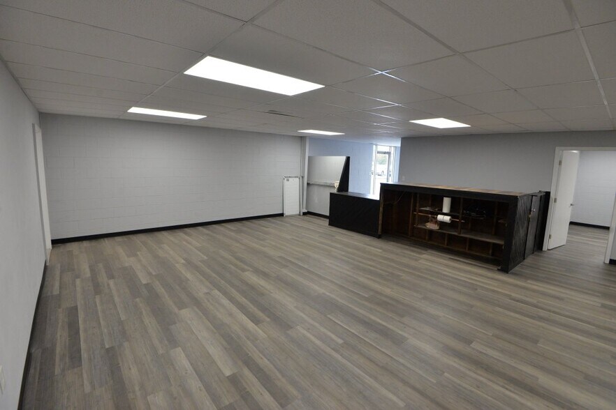 More Photos Of 4652B Jonesboro Rd, Forest Park Specialty For Lease