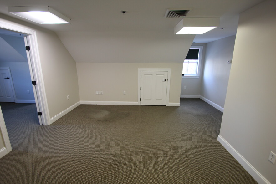 More Photos Of 162 Park St, North Reading Storefront Retail Residential For Lease