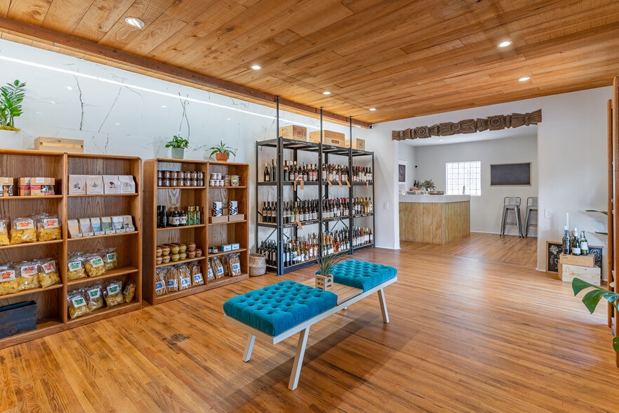 More Photos Of 2548 Congress St, San Diego Restaurant For Lease