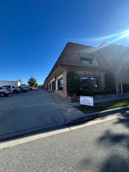 More Photos Of 24777-24890 Apple St, Newhall Flex For Lease