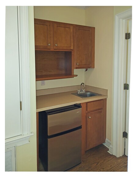 More Photos Of 250 John Knox Rd, Tallahassee Office For Lease