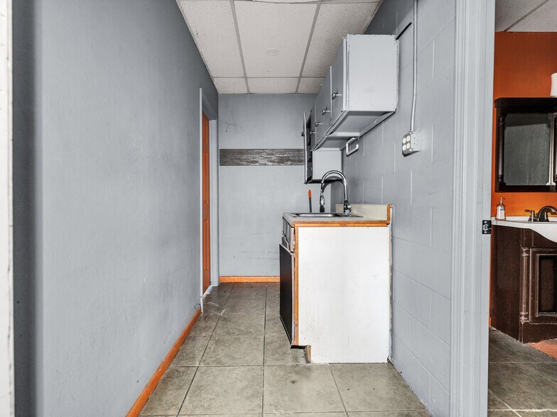 More Photos Of 815 Emancipation Ave, Houston Industrial For Sale