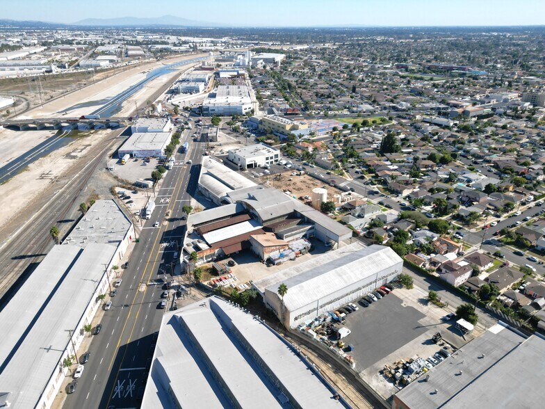 More Photos Of 5100 District Blvd, Vernon Manufacturing For Sale