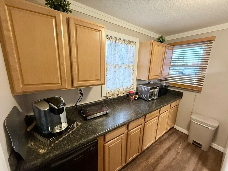 More Photos Of 169 W Broadway St, Oviedo Medical For Lease