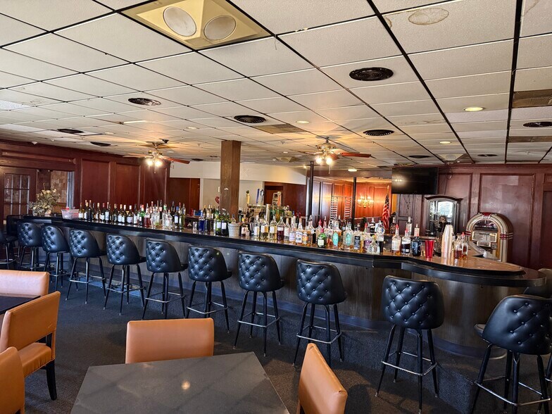 More Photos Of 1025 N Sherman Ave, Madison Freestanding For Lease