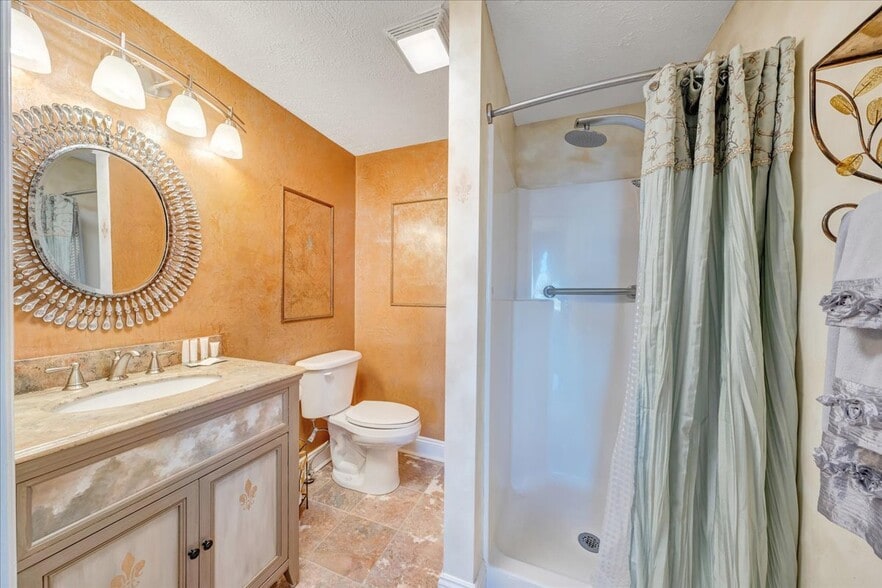 More Photos Of 812 E Main St, Bedford Lodge Meeting Hall For Sale