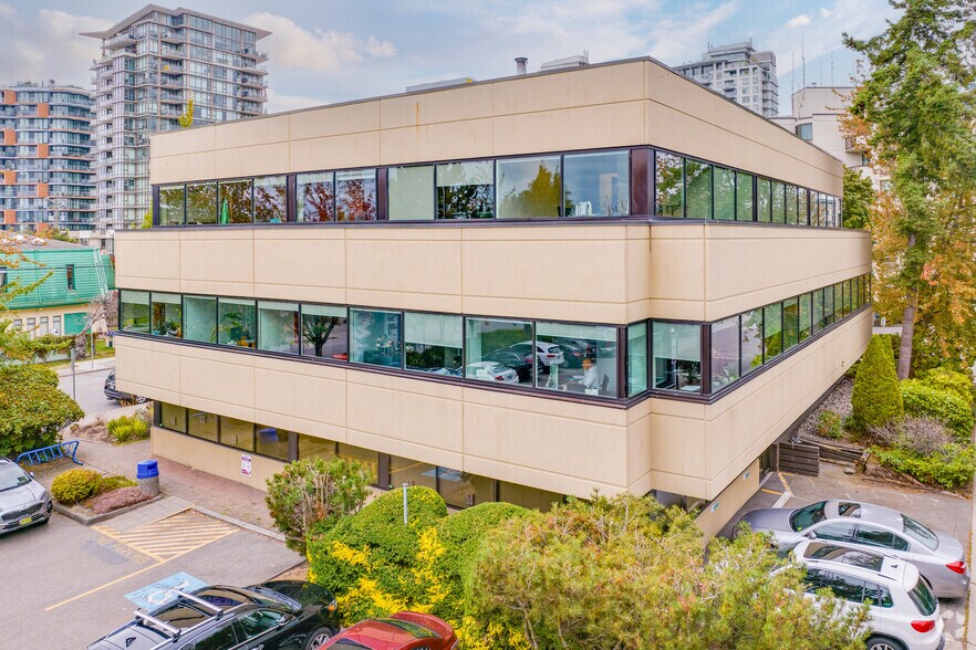 More Photos Of 15261 Russel Ave, White Rock Medical For Lease