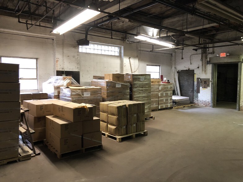More Photos Of 100 Beecher Ave, Cheltenham Warehouse For Lease