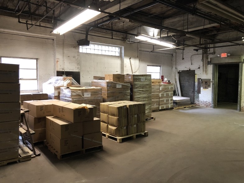 More Photos Of 100 Beecher Ave, Cheltenham Township Warehouse For Lease