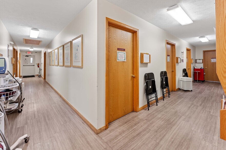 More Photos Of 725 N Pike St, Grafton Office For Sale