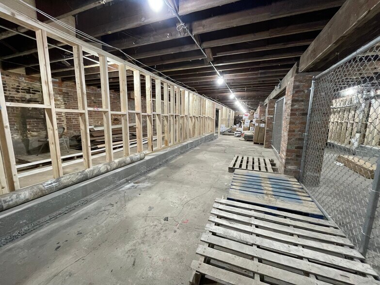 More Photos Of 123 N Main St, Maryville Storefront Retail Residential For Lease