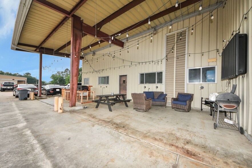 More Photos Of 10814 Woodedge Dr, Houston Warehouse For Sale