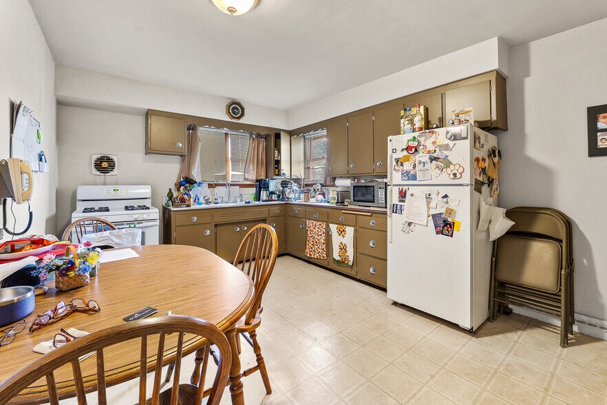 More Photos Of 4991 Arthur Rd, Slinger Hotel For Sale