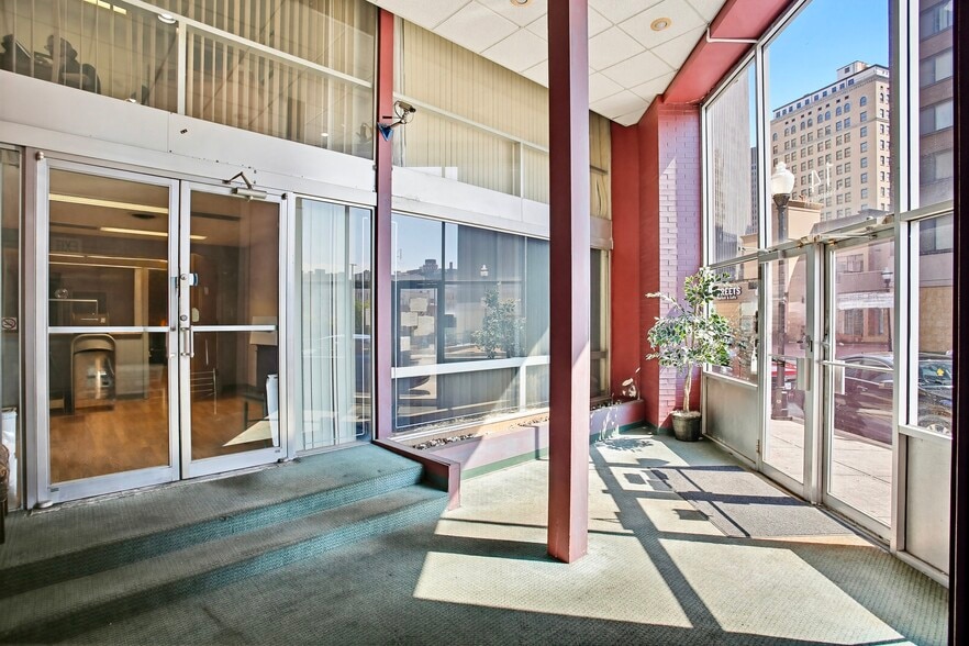 More Photos Of 14 W Saratoga St, Baltimore Office For Sale