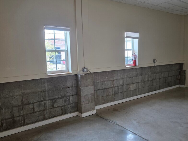 More Photos Of 1942 2nd Ave S, Saint Petersburg Warehouse For Lease