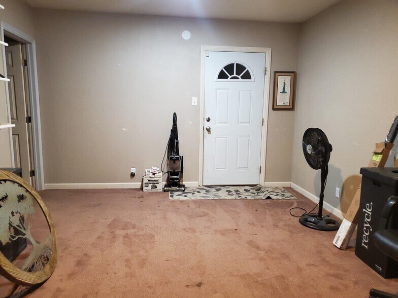 More Photos Of 1272 4th St, Los Banos Office For Lease