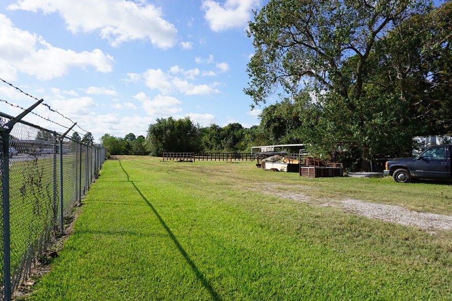 More Photos Of 7322 Almeda Genoa Rd, Houston Warehouse For Lease