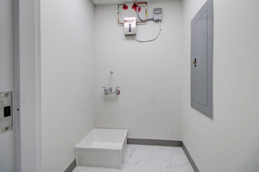 More Photos Of 304 N Krome Ave, Homestead Medical For Lease