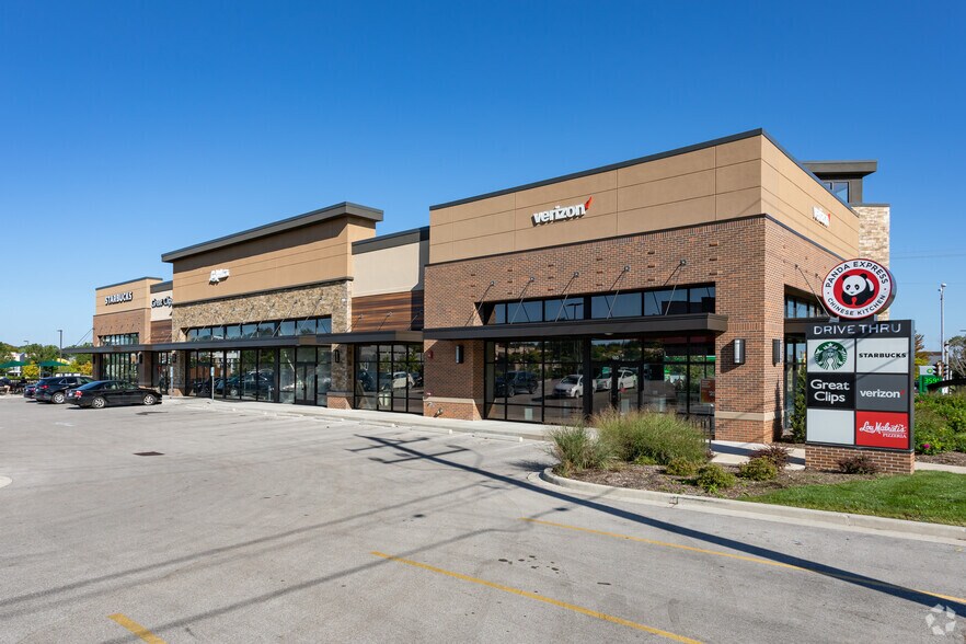 More Photos Of 2720 N Grandview Blvd, Waukesha Freestanding For Lease