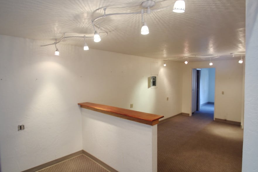 More Photos Of 1560 NE 1st St, Bend Warehouse For Sale
