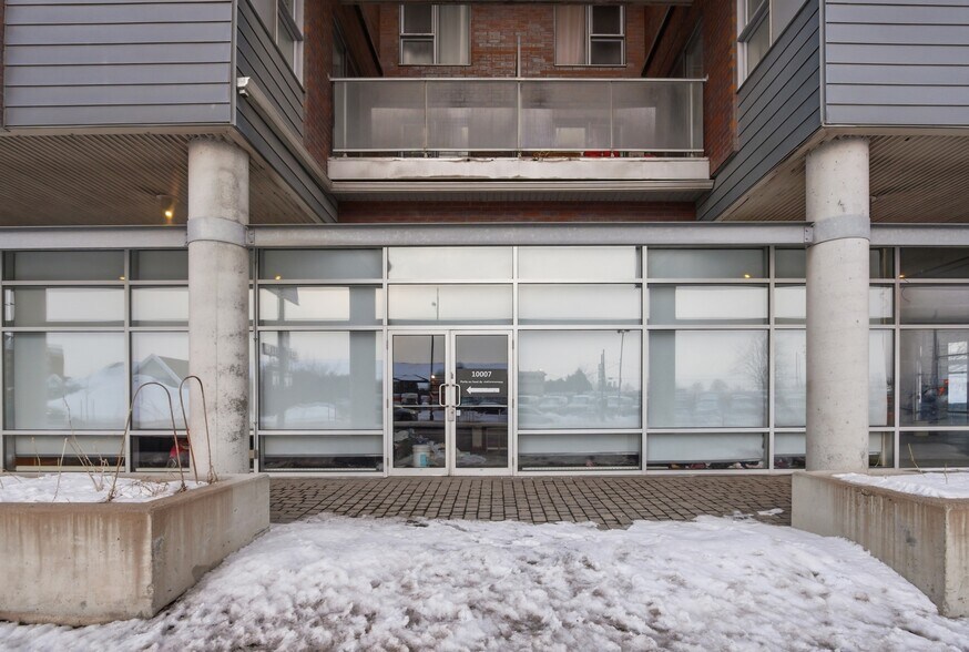 More Photos Of 10007 Boul Pie-IX, Montréal Office For Sale