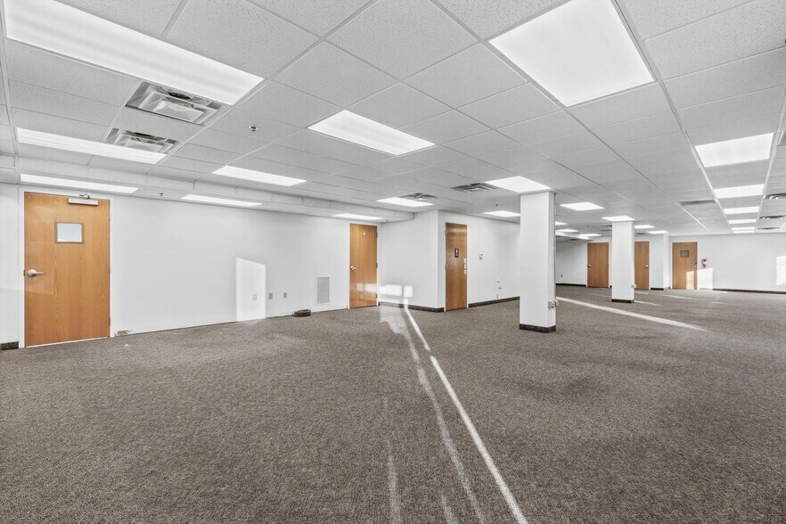 More Photos Of 1701 Louisville Dr, Knoxville Light Distribution For Lease