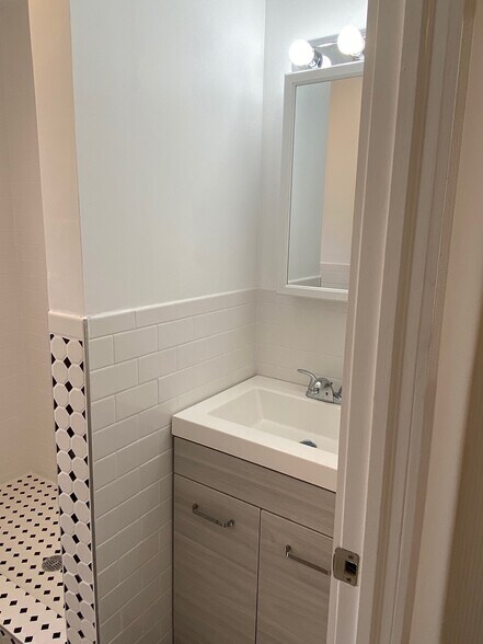 More Photos Of 526-532 Merrick Rd, Rockville Centre Storefront Retail Residential For Sale