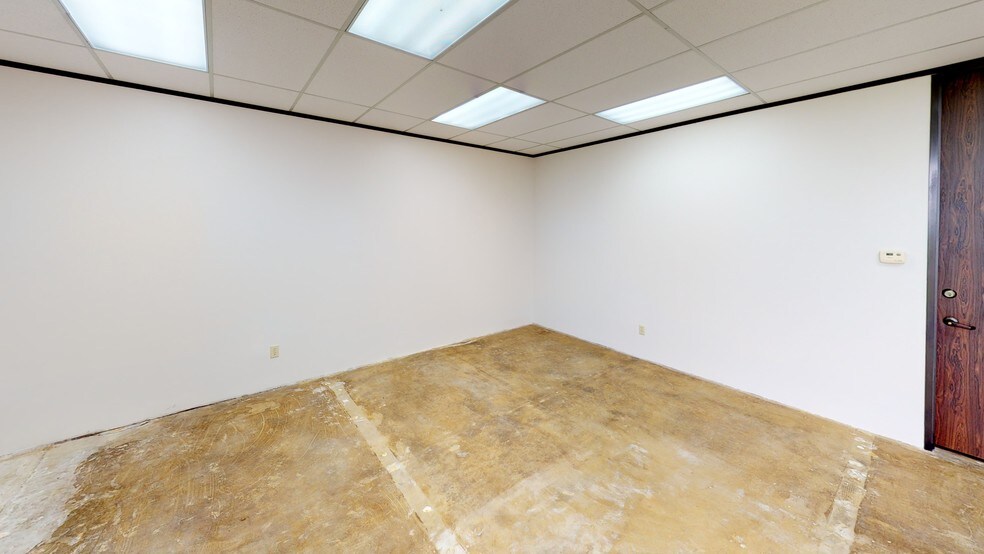 More Photos Of 10435 Greenbough Dr, Stafford Office For Lease