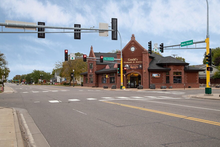 More Photos Of 700 E Main St, Anoka Freestanding For Lease