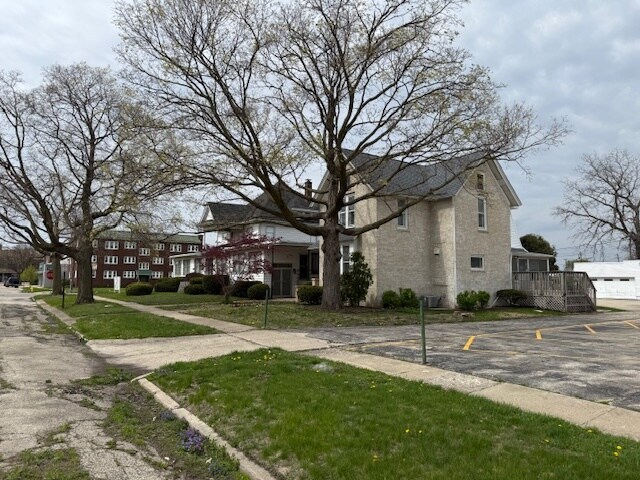 More Photos Of 304 N 5th St, Rockford Specialty For Sale