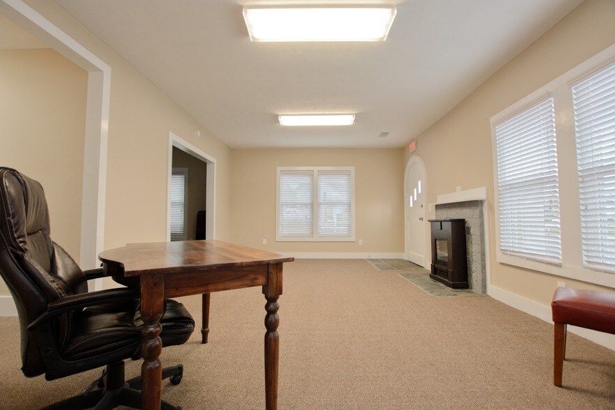More Photos Of 401 Bankhead Hwy, Carrollton Office For Lease