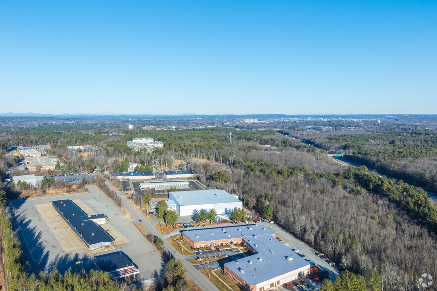 More Photos Of 28 Sterling Rd, Billerica Truck Terminal For Lease