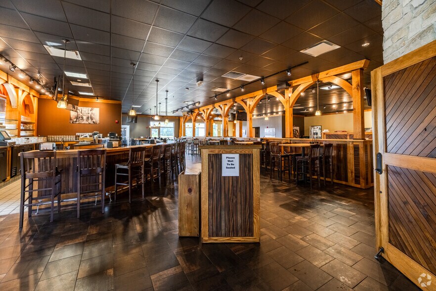 More Photos Of 3825 S Kinnickinnic Ave, Milwaukee Restaurant For Lease