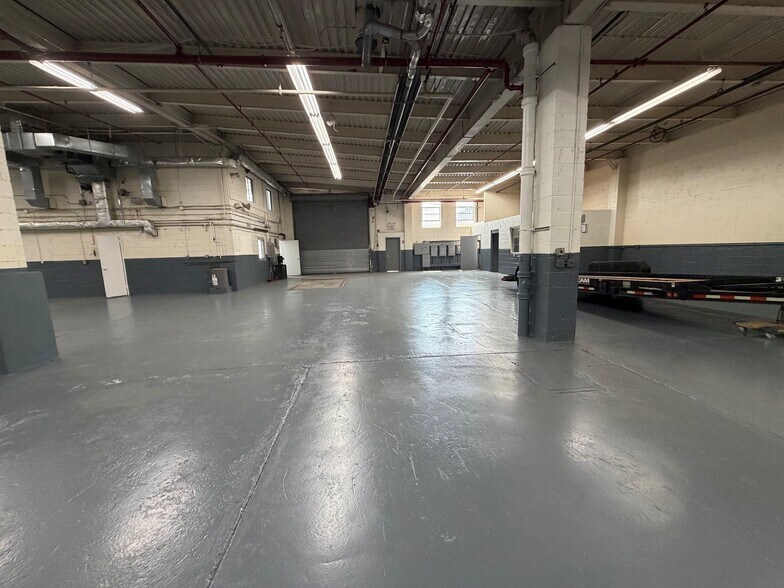 More Photos Of 1511 Bassett Ave, Bronx Manufacturing For Lease