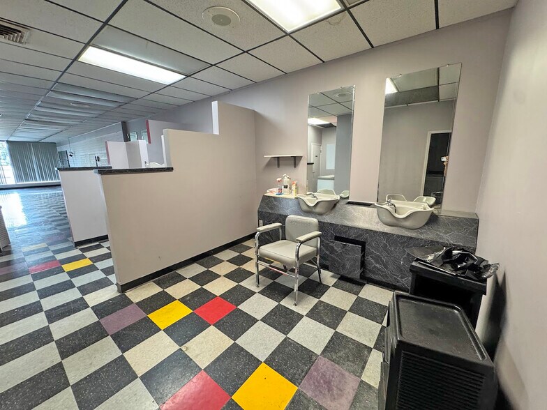 More Photos Of 36454-36474 Groesbeck Hwy, Clinton Township Storefront Retail Office For Lease